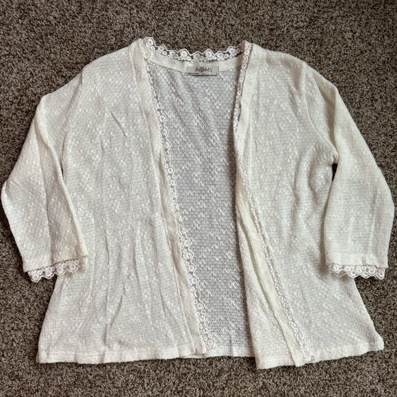 Romy 3/4 length White Lace Open Cardigan - Size Small - Picture 2 of 8